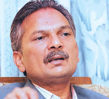 पत्रकार र युवाहरुलाई वार्ताबाट समाधान खोज्न प्रधान मन्त्री भट्टराईको आह्वान