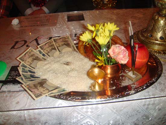 फ़ुजीको आंगनमा देउसी घन्कियो (फ़ोटोफ़िचरसहित)