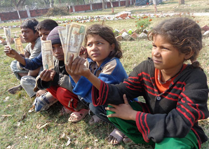 ६ लाख रुपैंया भेटेपछि पुस्तक पसलेले खोसेको