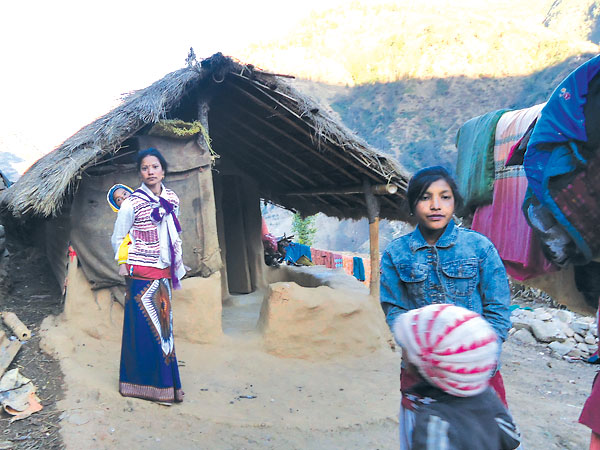 ७ परिवारको एउटै घर
