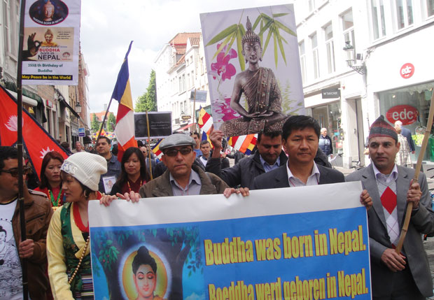 बेल्जियमको ब्रुगेमा शान्ति पदयात्रा गर्दै बुद्ध जयन्ति मनाइयो