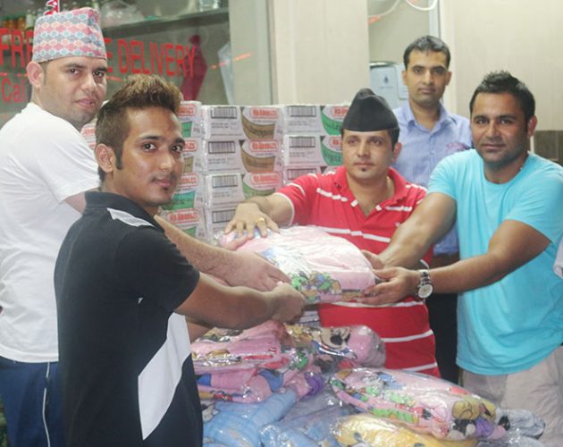 दुबईको नेपाली रेष्टुरेन्टको राहत भूकम्प पीडितलाई
