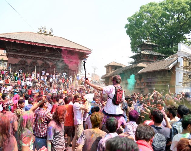 पहाडी जिल्लामा होलीको उल्लास, सार्वजनिक बिदा