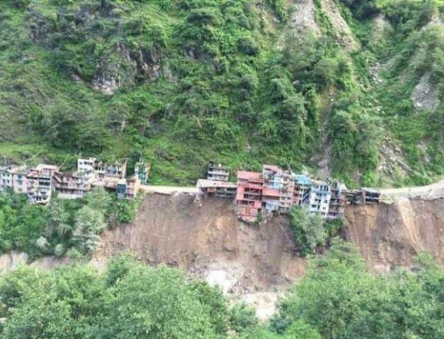 भोटेकोसी कटानबाट थप तीन घर बगे