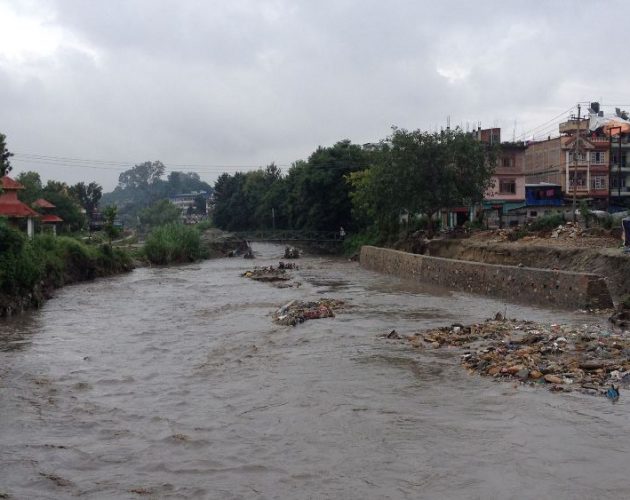 लगातार वर्षाले विष्णुमती नदी सतर्कता तह नजिक