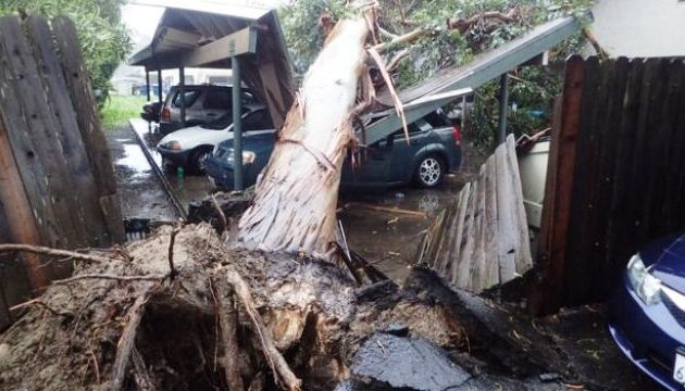 क्यालिफोर्नियामा आँधीबेहरी, चार जनाको मृत्यु, लाखौं प्रभावित