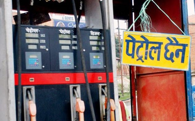काठमाडाैंका पेट्रोल पम्पको बदमासी, मूल्य घटेसँगै ‘सटर डाउन’