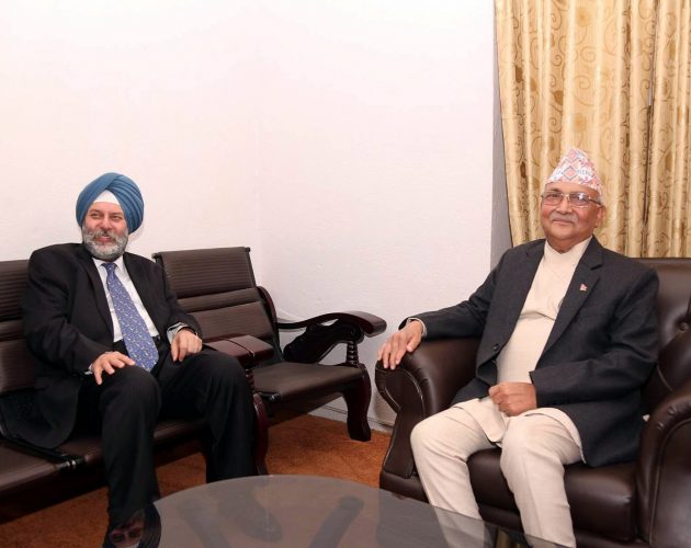 एमाले अध्यक्ष ओलीसँग भारतीय राजदूत पुरीको भेट