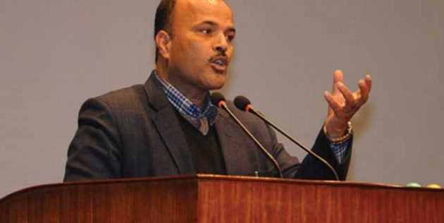ओलीलाई अमरेशको प्रश्न- कालोपत्रेमा गाडी गुडाउन कहिले पाइन्छ ?
