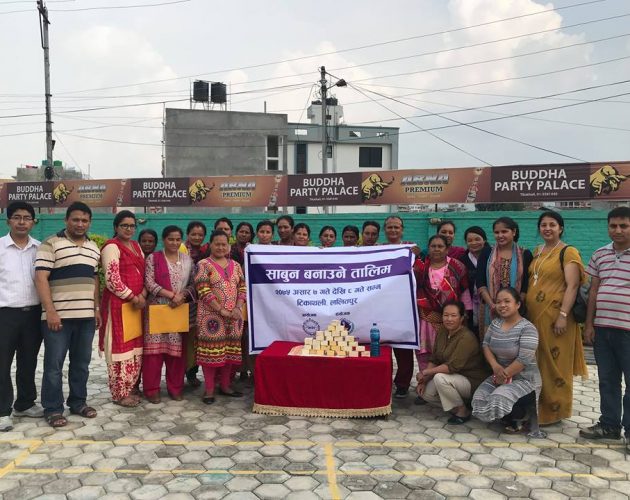 भूकम्प प्रभावितलाई निर्धनले दियो साबुन बनाउने तालिम