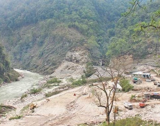 सुरुङमा पुरिएका ४ को ३९ घण्टा पछि जीवितै उद्धार