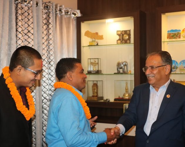 विवेकशील साझाका जिल्ला अध्यक्षसहितको समुह नेकपामा