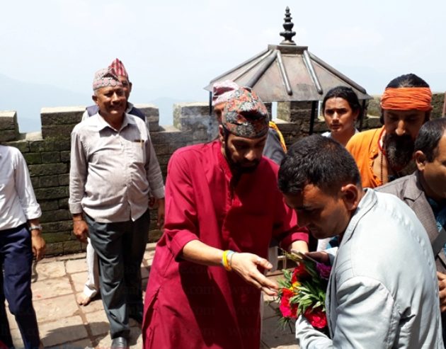 पूर्वयुवराज पारस शाहले गरे गोरखकालीको पूजाअर्चना