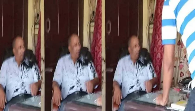अञ्चल अस्पतालका मेसुलार्इ युवाले दले कालो मोसो