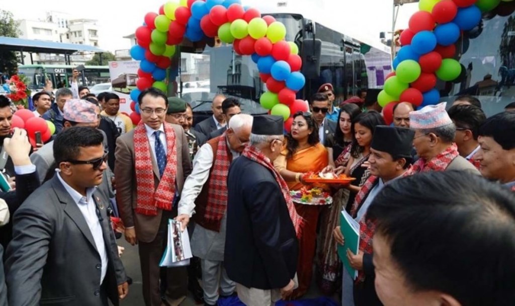 ओलीले एक महिनाअघि उद्घाटन गरेका विजुली बस पुल्चोकमै थन्किए