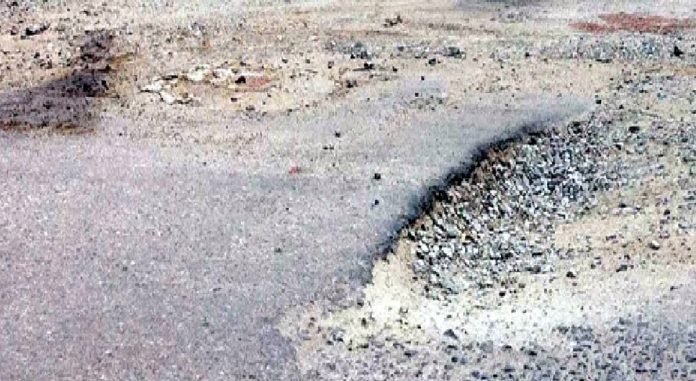 धराप सडकको खाल्डाखुल्डी