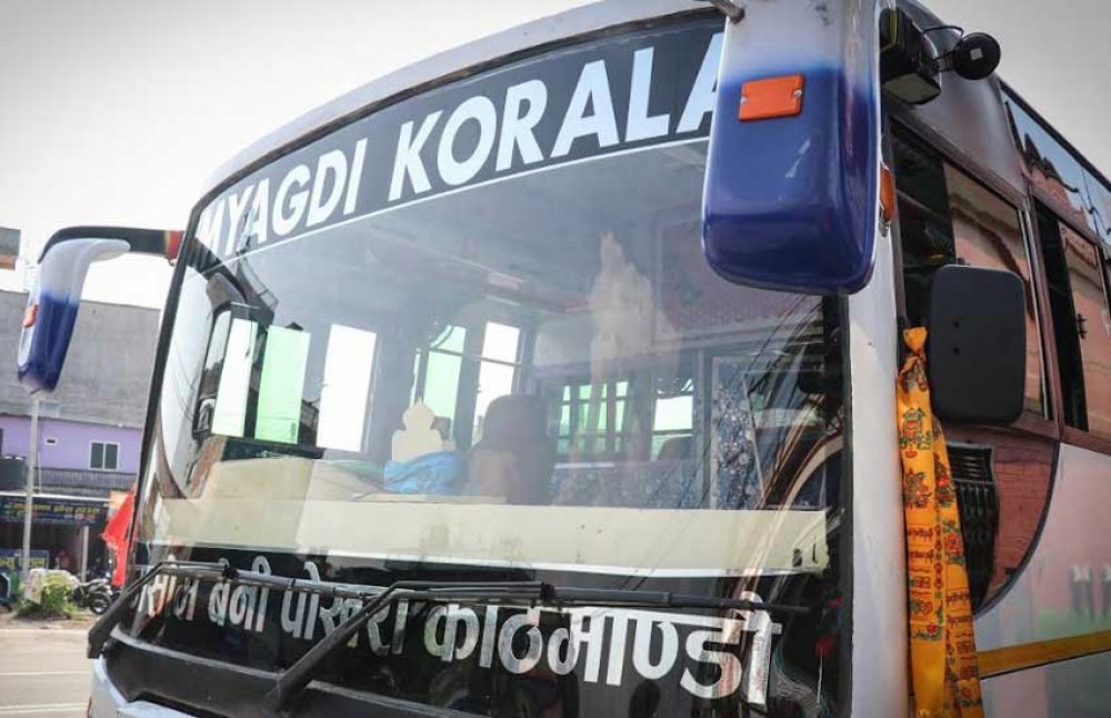 रात्रिबसमा परिचारिकाः मुस्कानसहित स्वागत र सहयोग