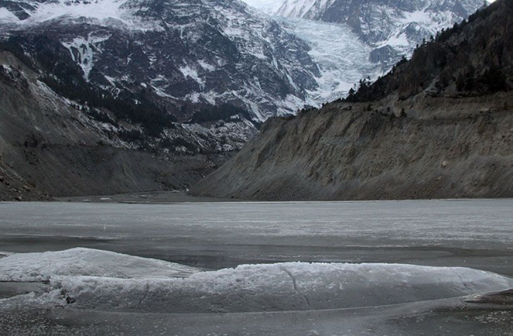 मनाङका हिमताल जमे, तापक्रम माइनस १६ डिग्री