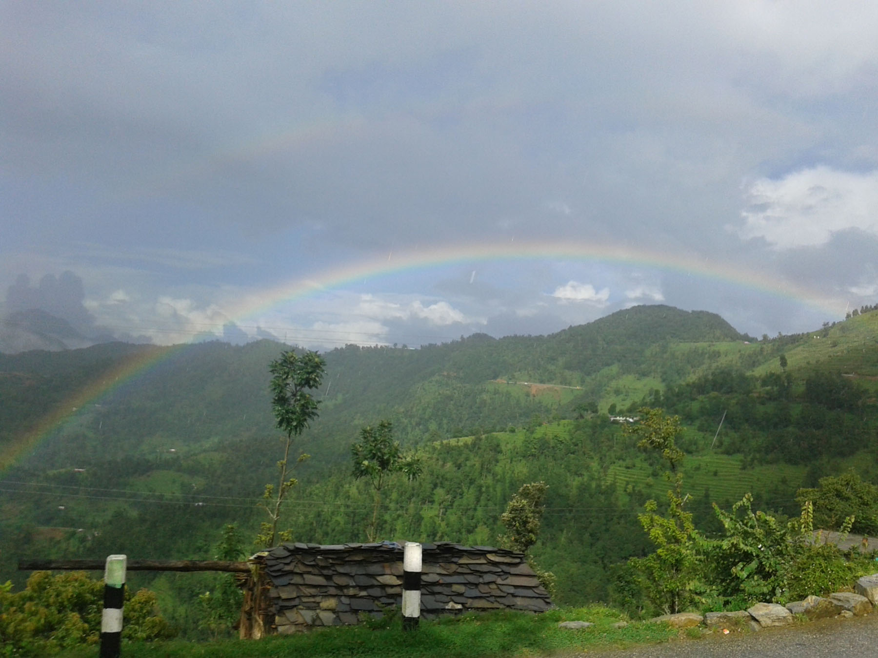 लुकामारी गर्दै इन्द्रेणी…