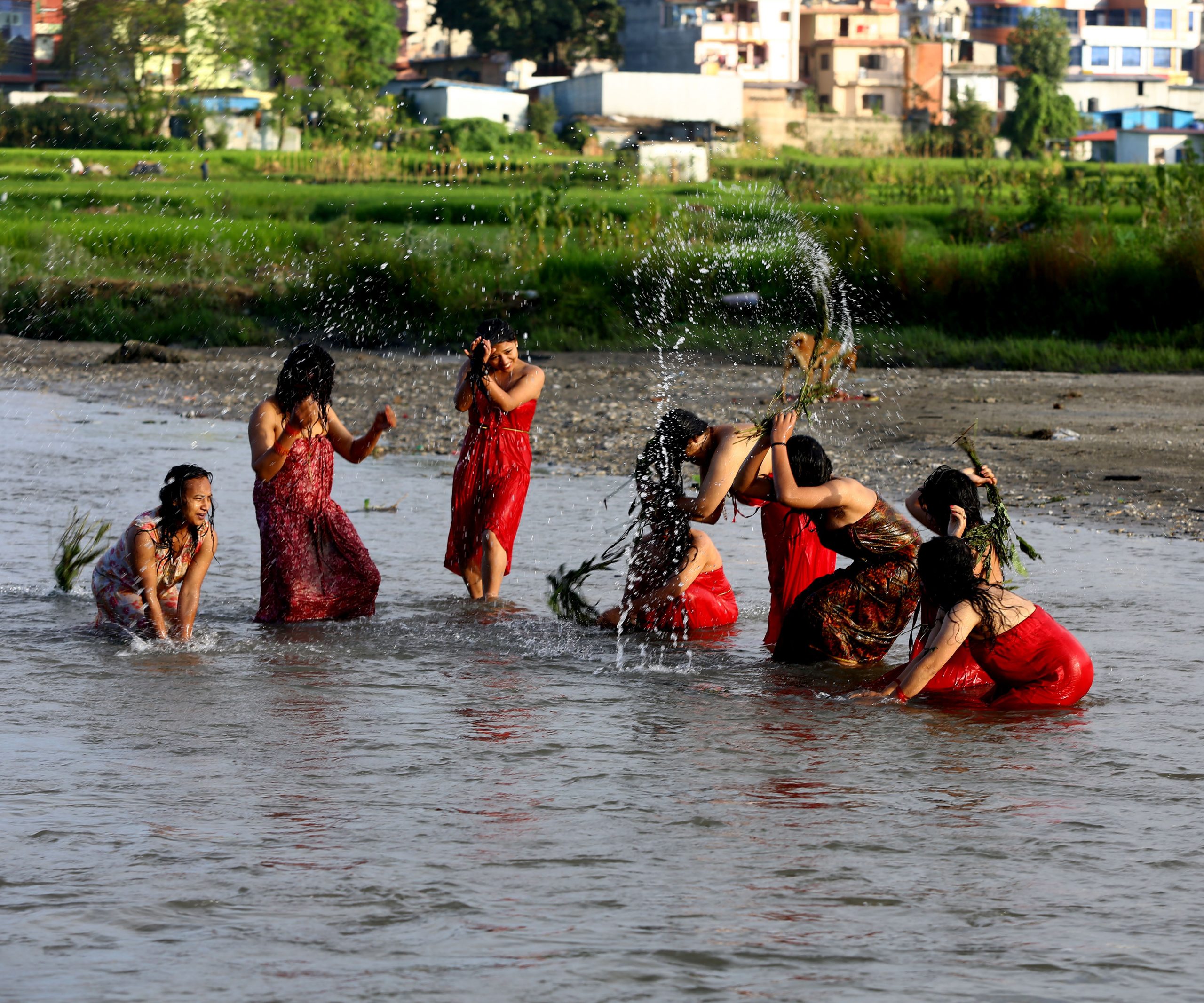 मनोहरामा स्नान…