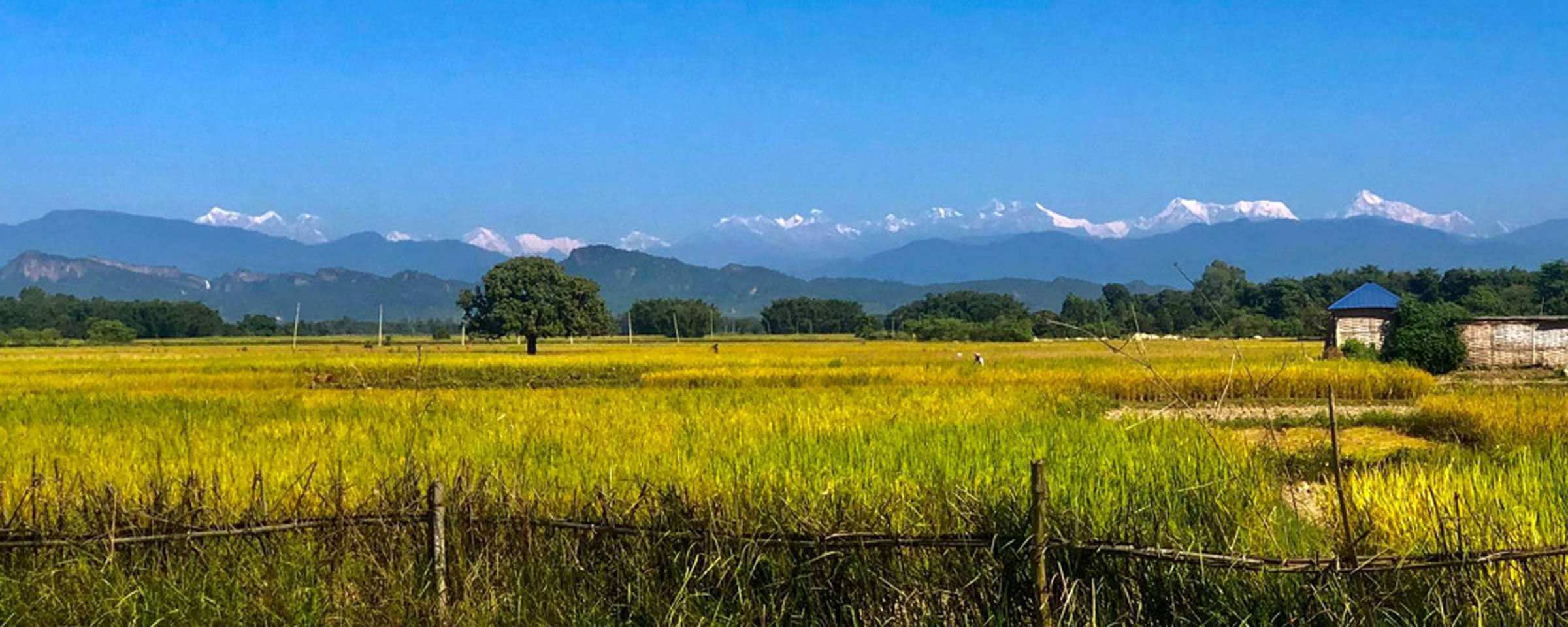 थुम्का र हिम शृङ्खलाको दृश्य