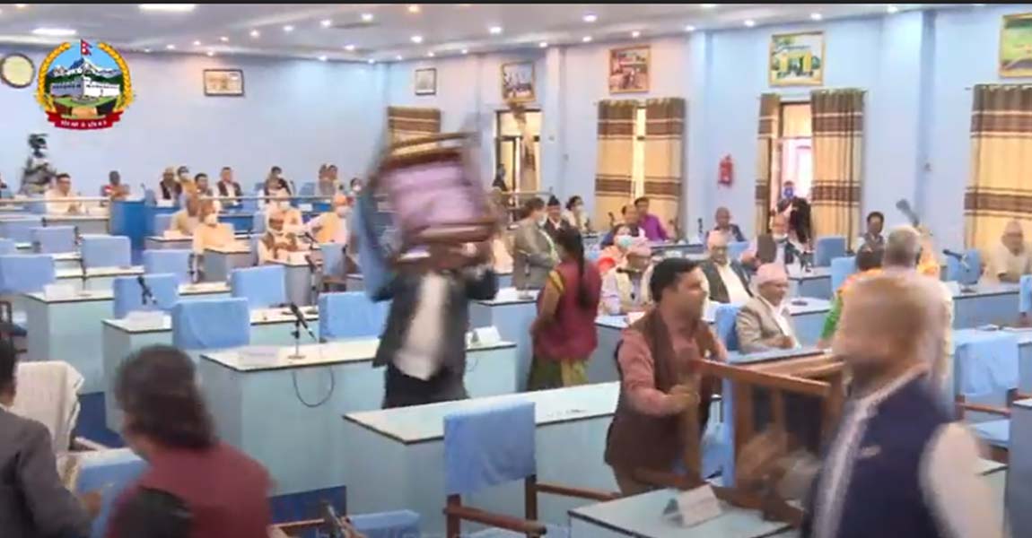 प्रदेशसभामै विपक्षीको तोडफोड, के भन्छन् कुर्सी फोड्ने सांसद ?