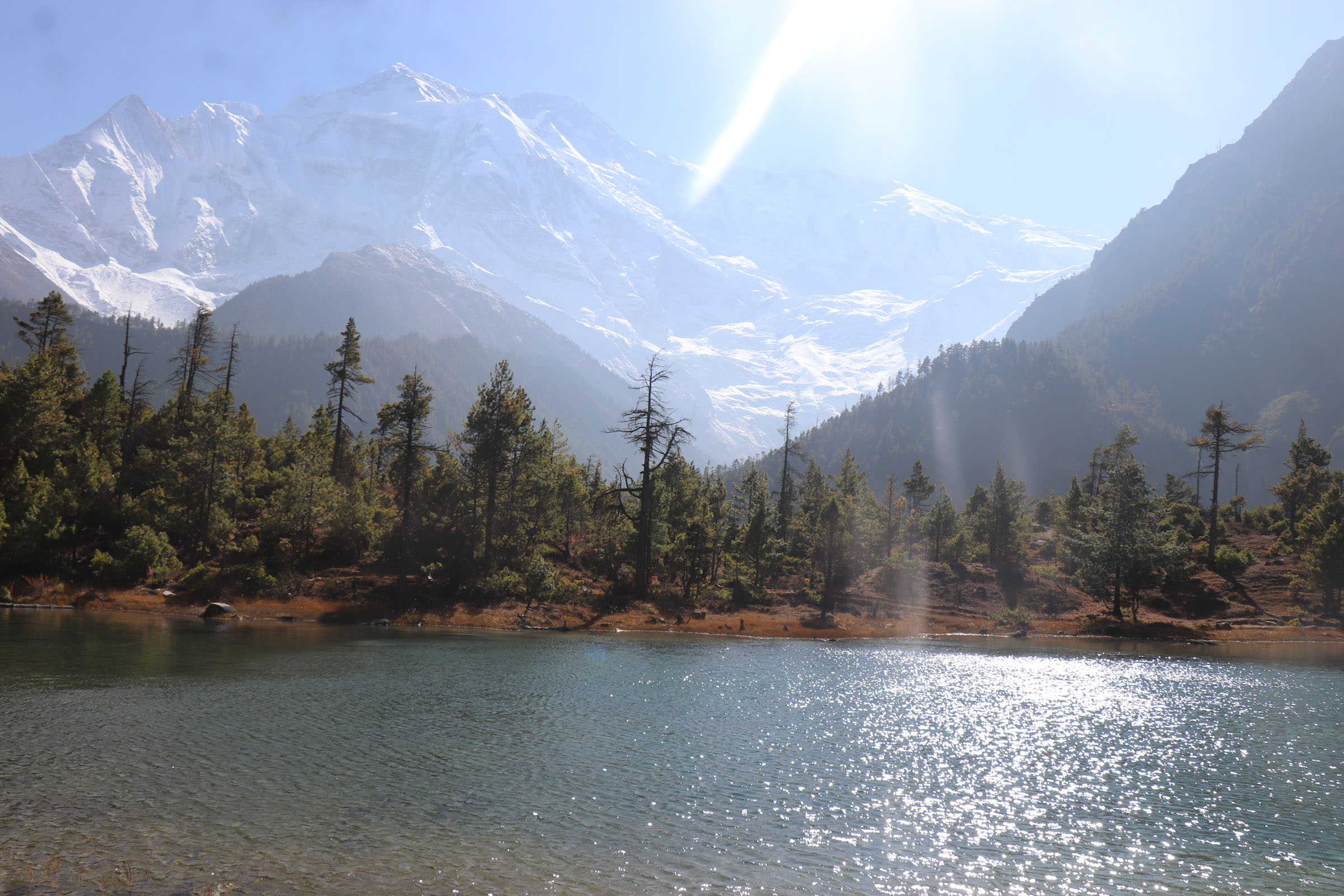 देख्दै लोभ लाग्दो ग्रीन लेक…