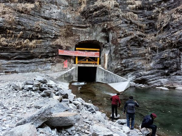स्थानीयले रोके मेलम्चीको पानी, राजधानीमा फेरि खानेपानी संकट