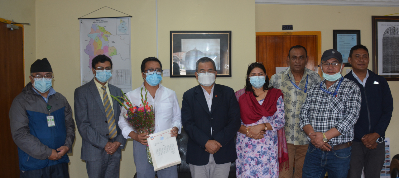 कोबायासी अवार्ड पाएका डा. श्रेष्ठलाई ललितपुरको सम्मान