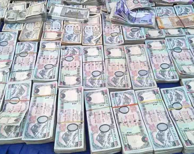 सडकमा खसेको ७ लाख जब महिला इन्सपेक्टरले देखिन्…