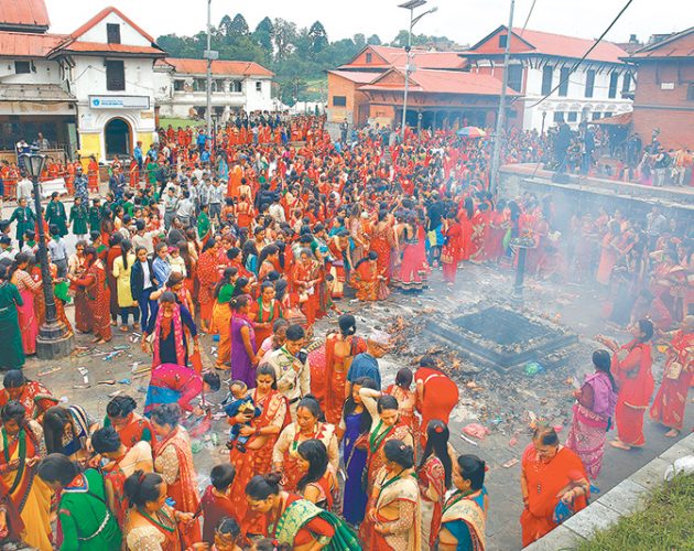 साउने पहिलो सोमबार: पशुपतिनाथसहित देशभरका शिवालयमा भक्तजनको भीड