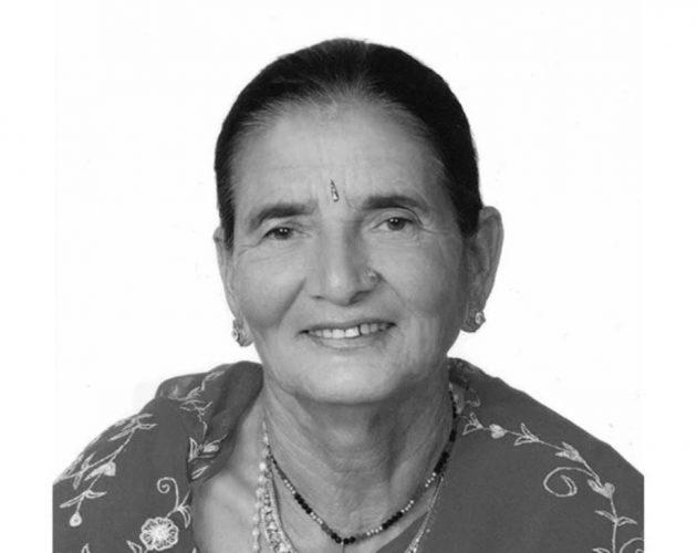 गायिका कोमल वलीलाई मातृशोक
