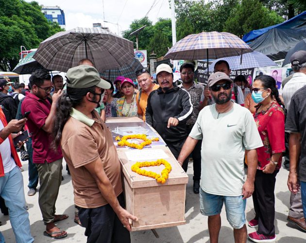 कुवेतमा निधन भएका ४ नेपालीको शव नेपाल ल्याइयो