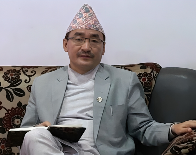 पूर्व मन्त्रीसहित ताप्लेजुङका दुई एमाले नेता निलम्बित