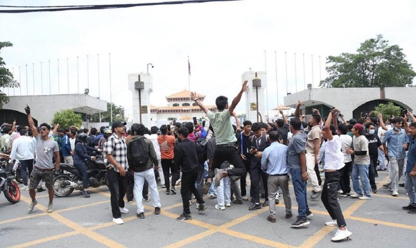 आन्दोलन नियन्त्रण गर्न बानेश्वरमा हवाई फायर