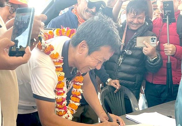 कोशीमा रास्वपाको ‘रेस’लाई हर्क साम्पाङको अवरोध