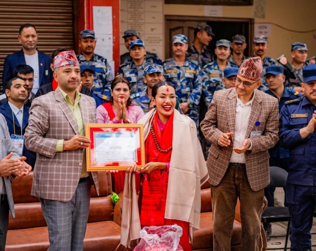 सडकका बेथिति खोज्ने आशिकाको सानदार छलाङ