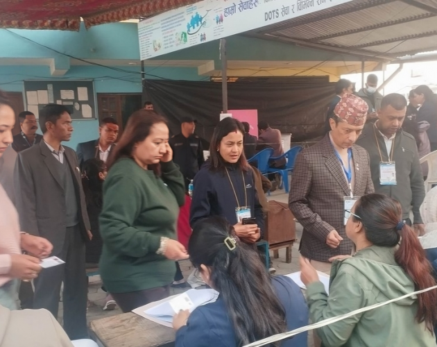 नयाँ जनादेशका लागि मुलुकभर मतदान सुरु, उत्साहका साथ मतदान केन्द्रमा मतदाता