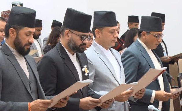 नवनिर्वाचित सांसदहरुले लिए शपथ
