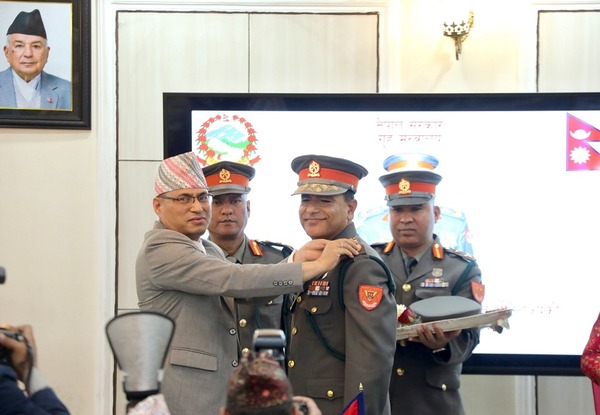 सशस्त्र प्रहरी आईजीपी पौडेललाई दर्ज्यानी चिह्न